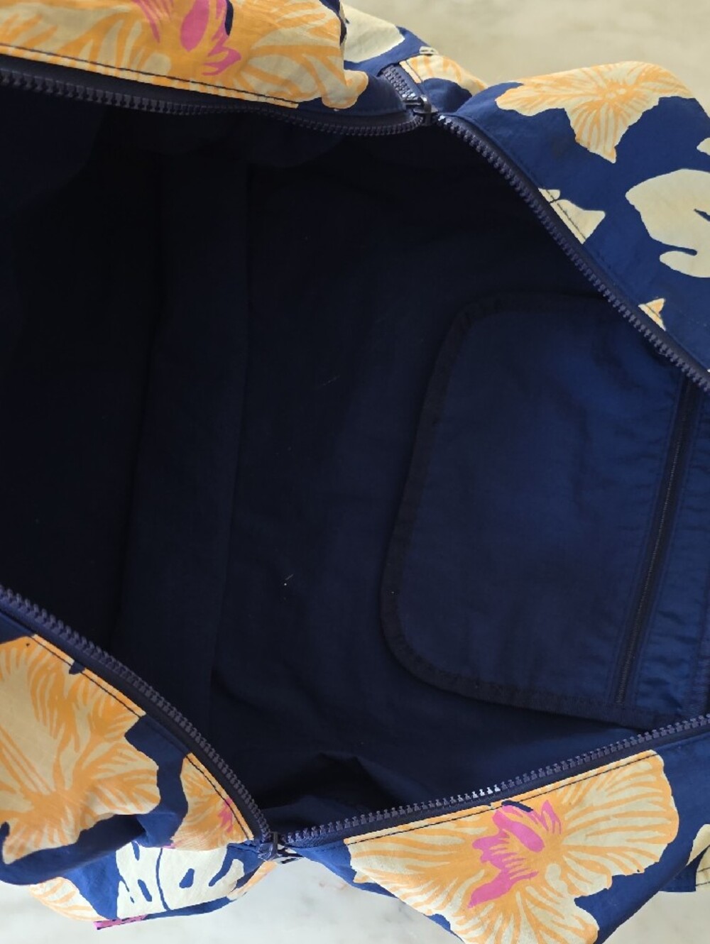 ALOHA Collection Navy Weekend Travel Bag with Cream & Peach Hibiscus - Picture 4 of 4